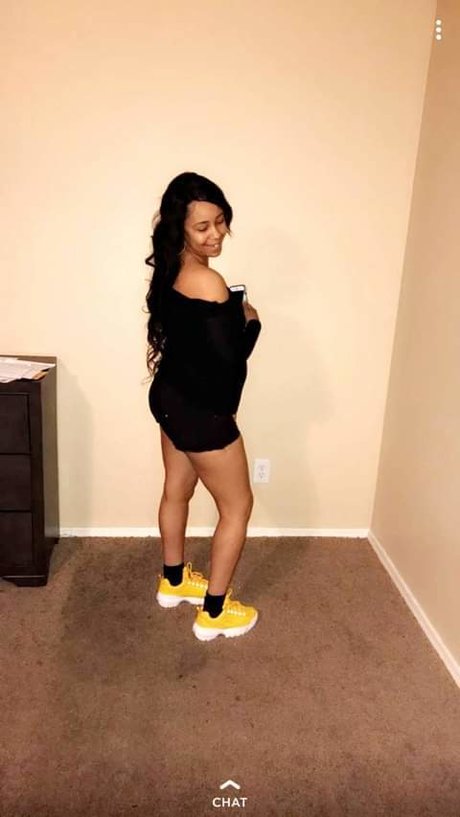 Foto di nudo di fuga di OnlyFans di Yaya Mula Baybeh