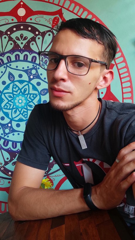 Foto di nudo di fuga di OnlyFans di Zeus Ruiz