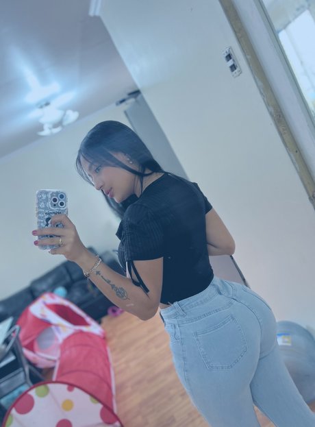 Foto di nudo di fuga di OnlyFans di Karolina