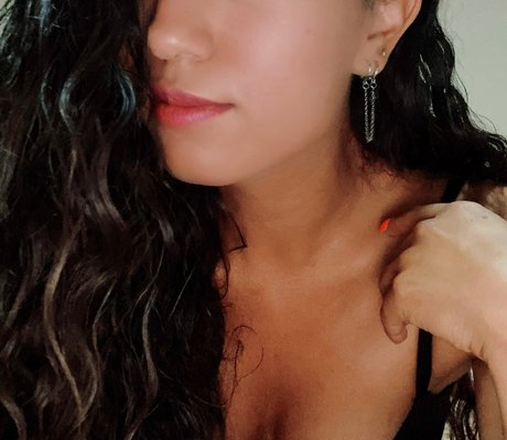 Foto di nudo di fuga di OnlyFans di Kyana