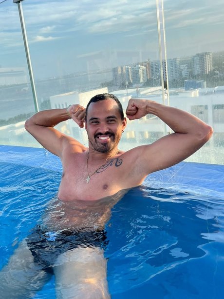 Foto di nudo di fuga di OnlyFans di 23cmcalienteardiente