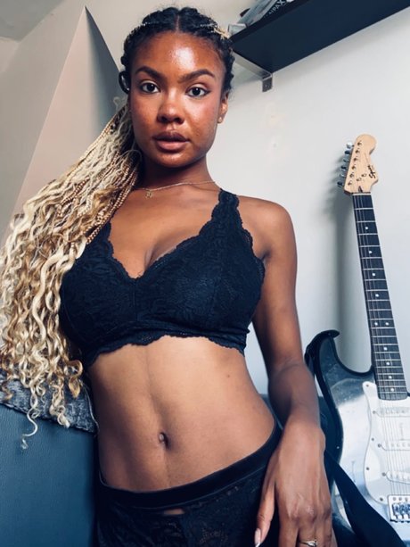 Foto di nudo di fuga di OnlyFans di  