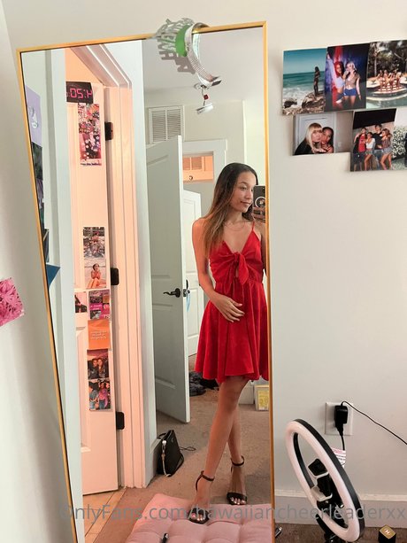 Hawaiian Cheerleader