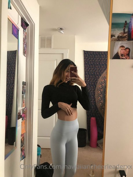 Hawaiian Cheerleader