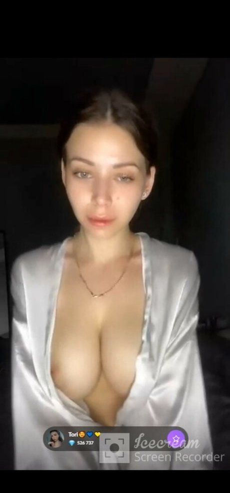 Foto di nudo di fuga di OnlyFans di Tornadi