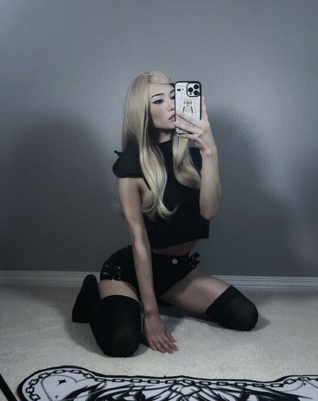 Foto di nudo di fuga di OnlyFans di Harmonyeva