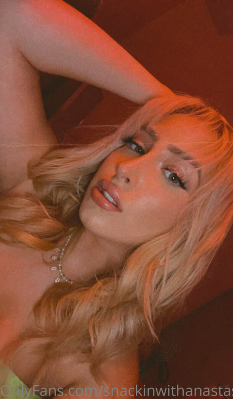 Snackinwithanastasia