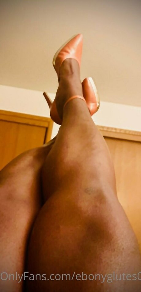 Ebonyglutes01