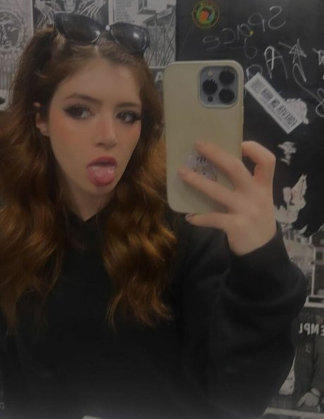 Chrissy Costanza