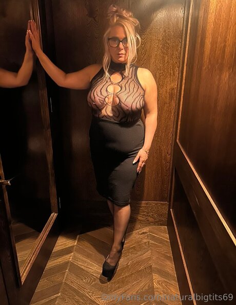Naturalbigtits69