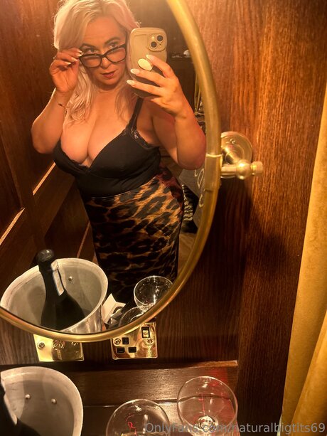 Naturalbigtits69