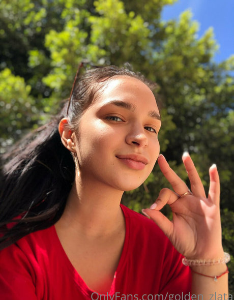 Foto di nudo di fuga di OnlyFans di Goldenzlata