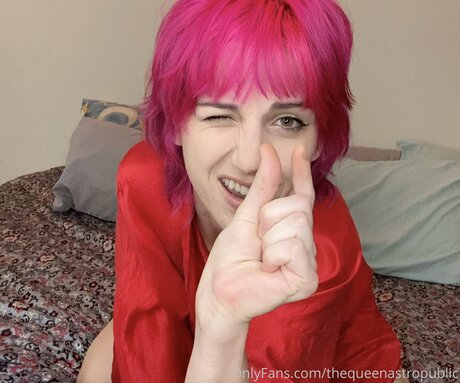 Thequeenastropublic