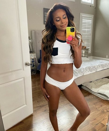 Brandi Rhodes