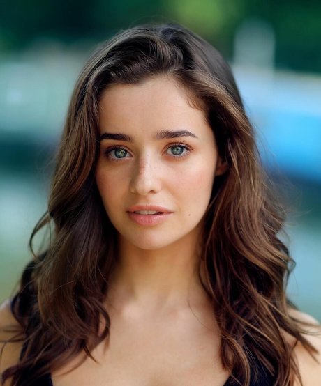 Holly Earl
