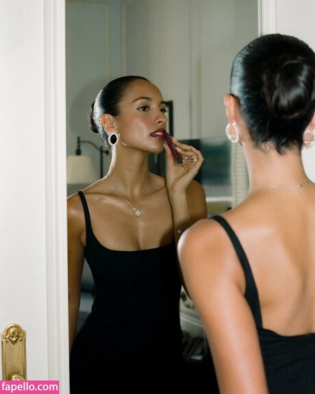 Alexandra Saint Mleux