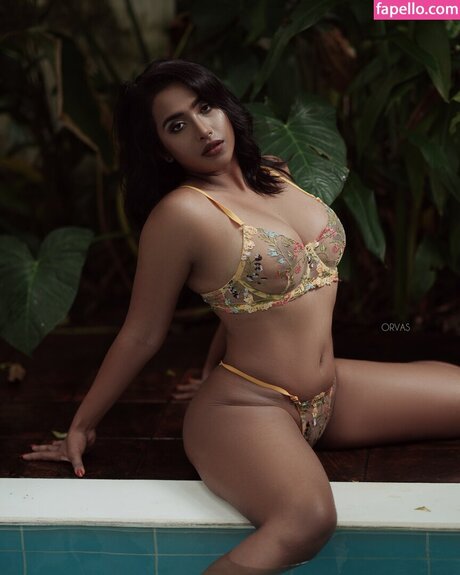 Foto di nudo di fuga di OnlyFans di Debochan