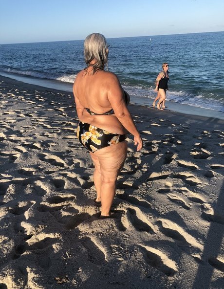 Foto di nudo di fuga di OnlyFans di Thebumbumbaroness