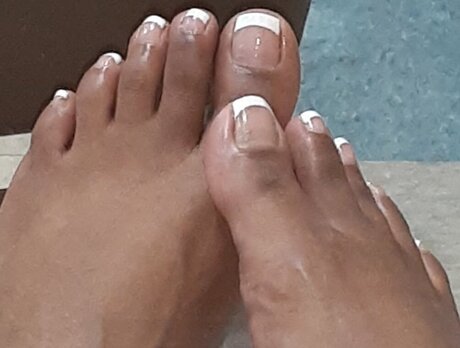 Suckable  Lickable  Toes 