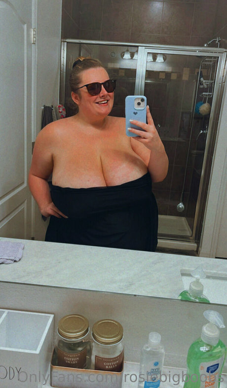 Rosiebigboobs