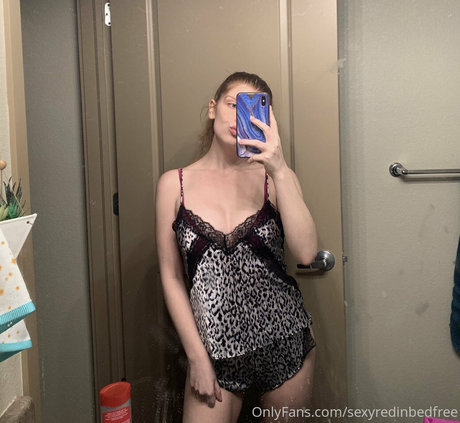 Sexyredinbedfree