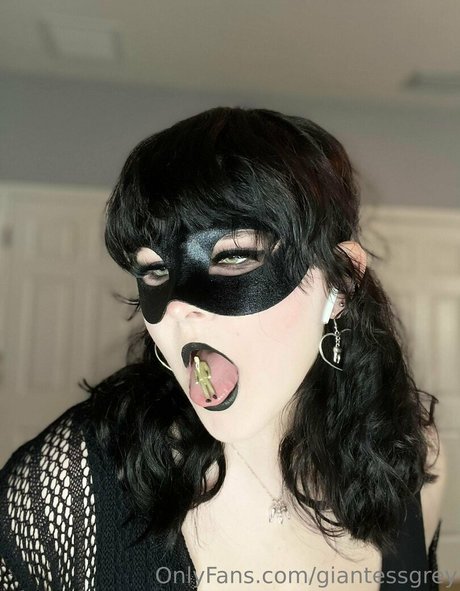 Giantessgrey