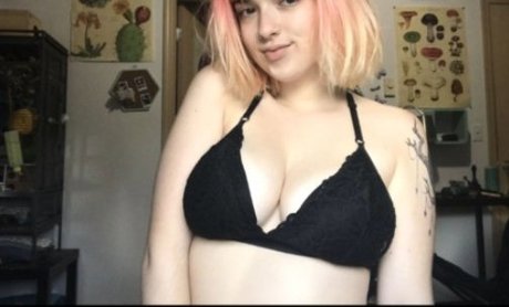 Foto di nudo di fuga di OnlyFans di Xoearabella