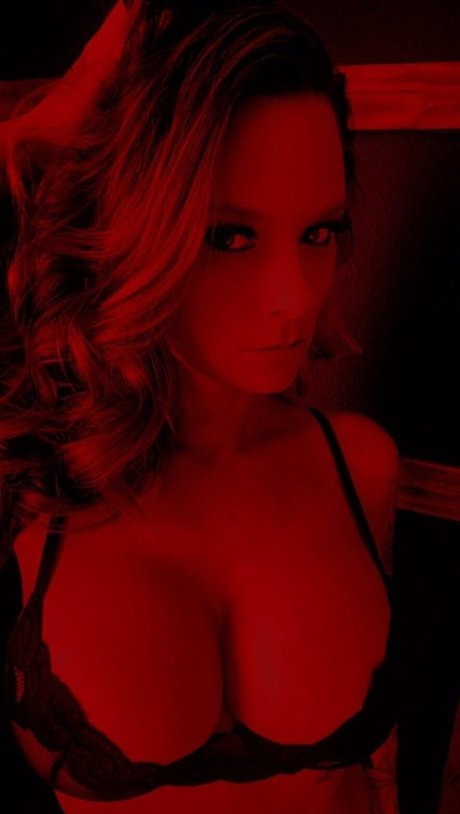 Chroniclesofatiredassmom