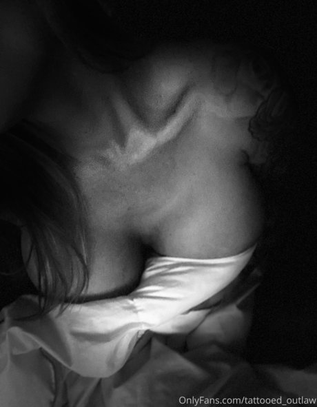 Chroniclesofatiredassmom