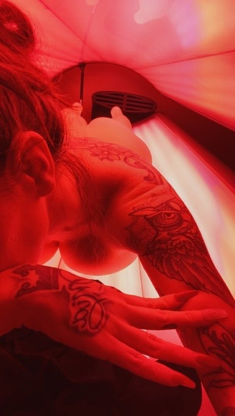 Chroniclesofatiredassmom