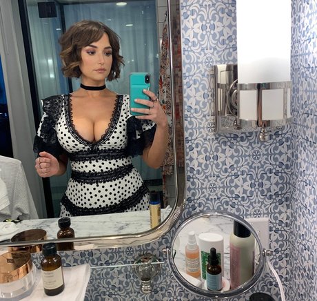 Milana Vayntrub