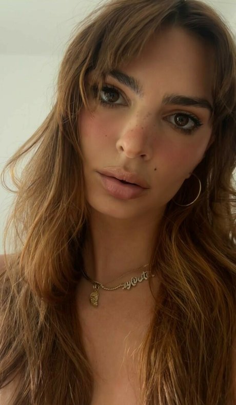 Emily Ratajkowski
