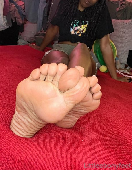 Littleebonyfeet