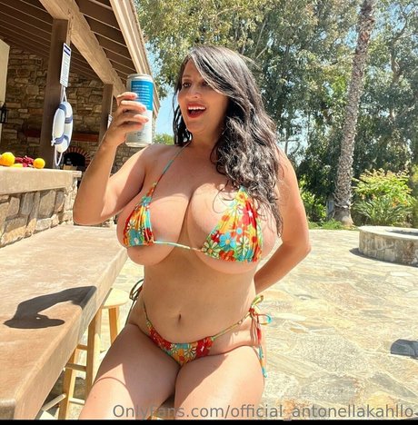 Officialantonellakahllo