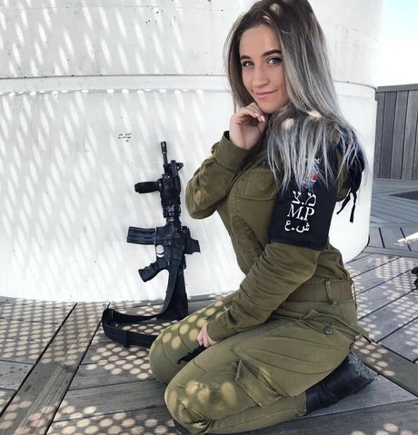 Girls With Guns