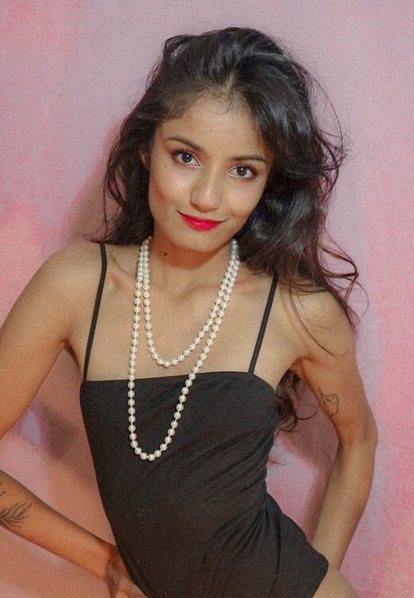 Foto di nudo di fuga di OnlyFans di Viva Athena