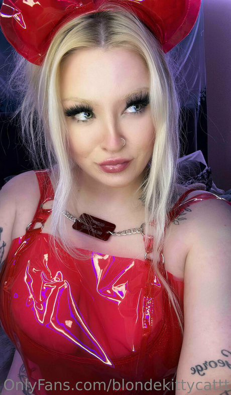 Blondekittycattt