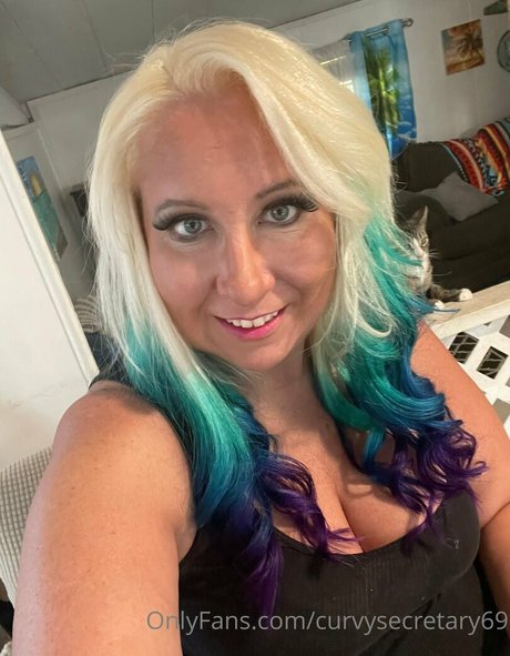 Curvysecretary69