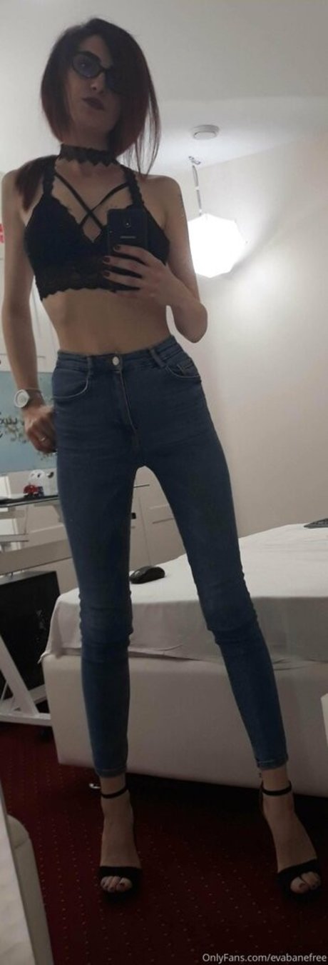 Foto di nudo di fuga di OnlyFans di Evabanefree