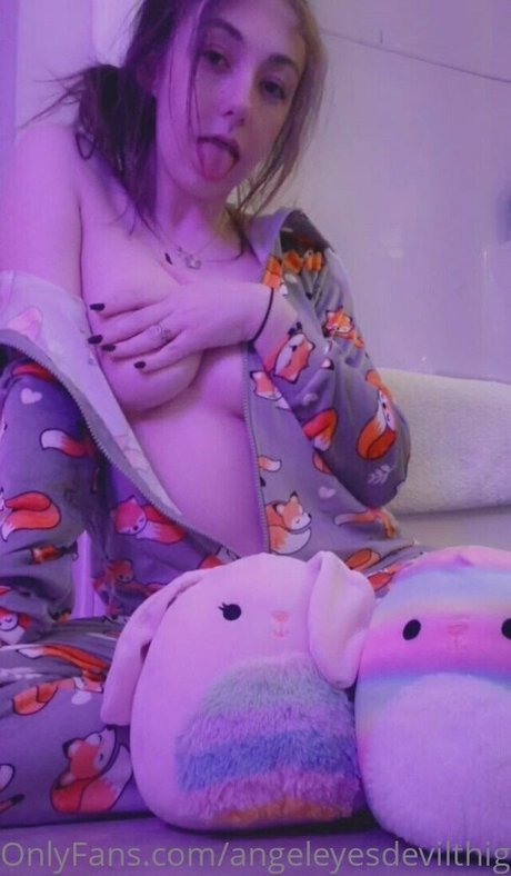 Angel Eyes Devil Thighs