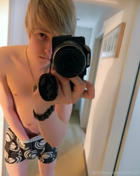 Foto di nudo di fuga di OnlyFans di Toastmauwmauw