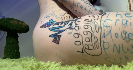 Foto di nudo di fuga di OnlyFans di Teasinglytrashed