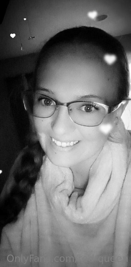 Foto di nudo di fuga di OnlyFans di Red Queen