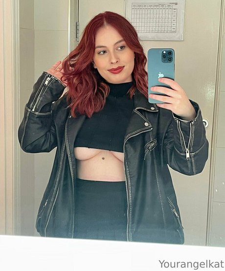 Foto di nudo di fuga di OnlyFans di Yourangelkat