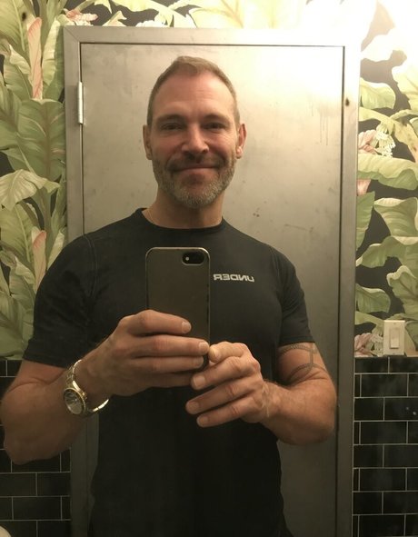 Foto di nudo di fuga di OnlyFans di Jimnewmannyc