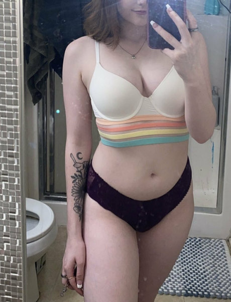 Foto di nudo di fuga di OnlyFans di Xoxokundaradoll