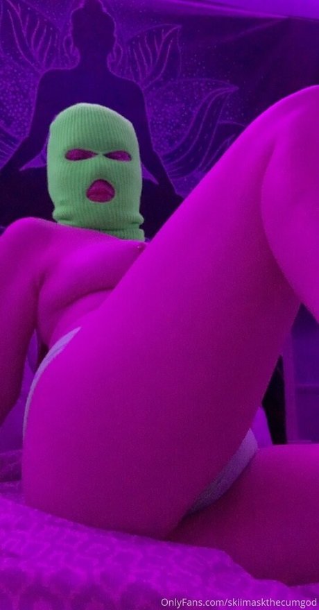 Skiimaskthecumgod